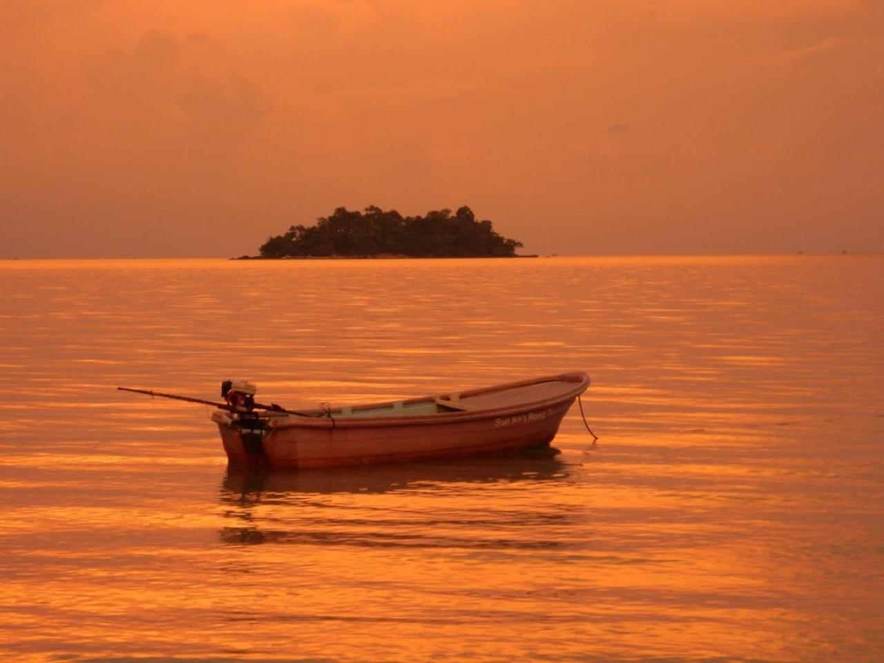 Kaoh Touch Sandbank Restaurant & Camping Koh Rong מראה חיצוני תמונה