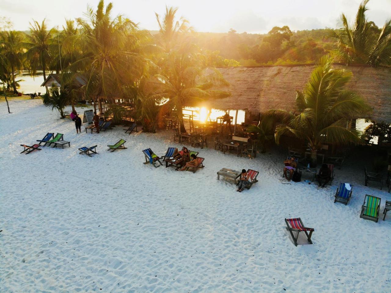 Kaoh Touch Sandbank Restaurant & Camping Koh Rong מראה חיצוני תמונה