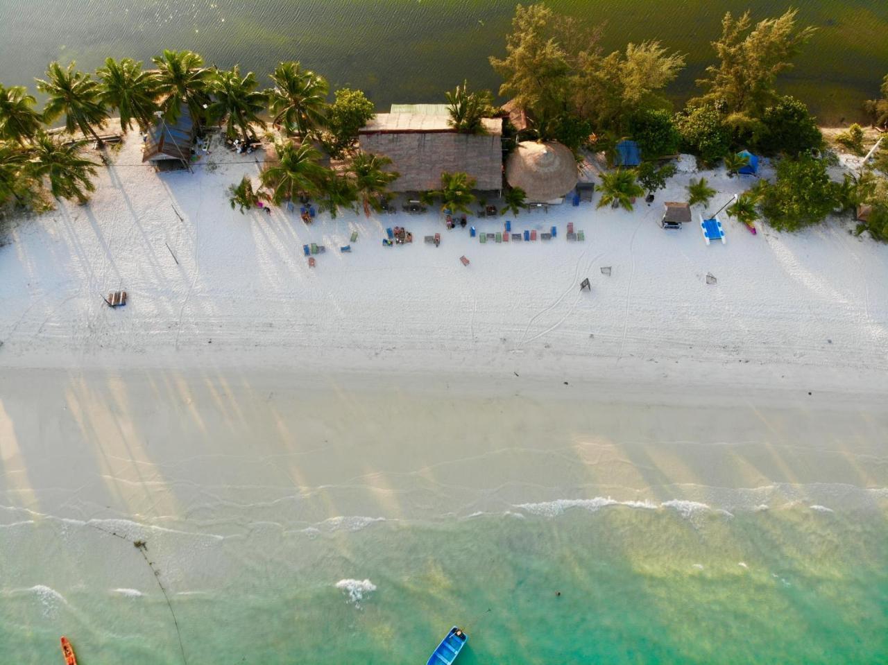 Kaoh Touch Sandbank Restaurant & Camping Koh Rong מראה חיצוני תמונה
